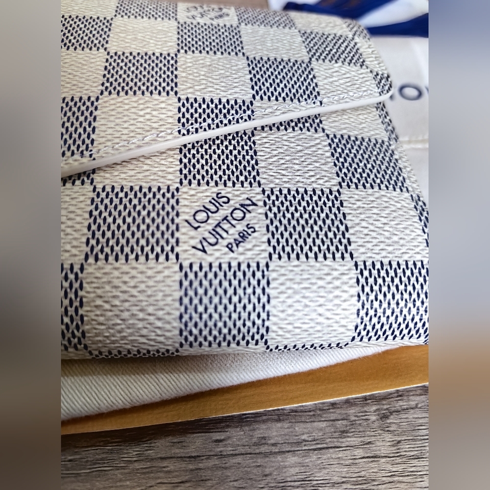 Louis Vuitton Sarah Wallet - Picture 11 of 13